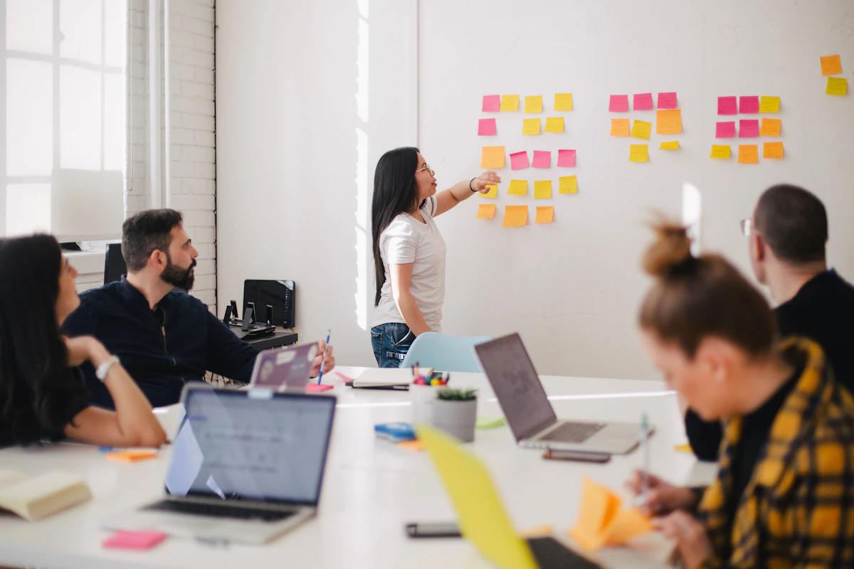 Équipe en atelier autour d’un diagnostic ISO