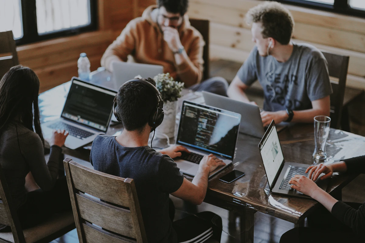 Équipe en atelier de formation ISO et QSE